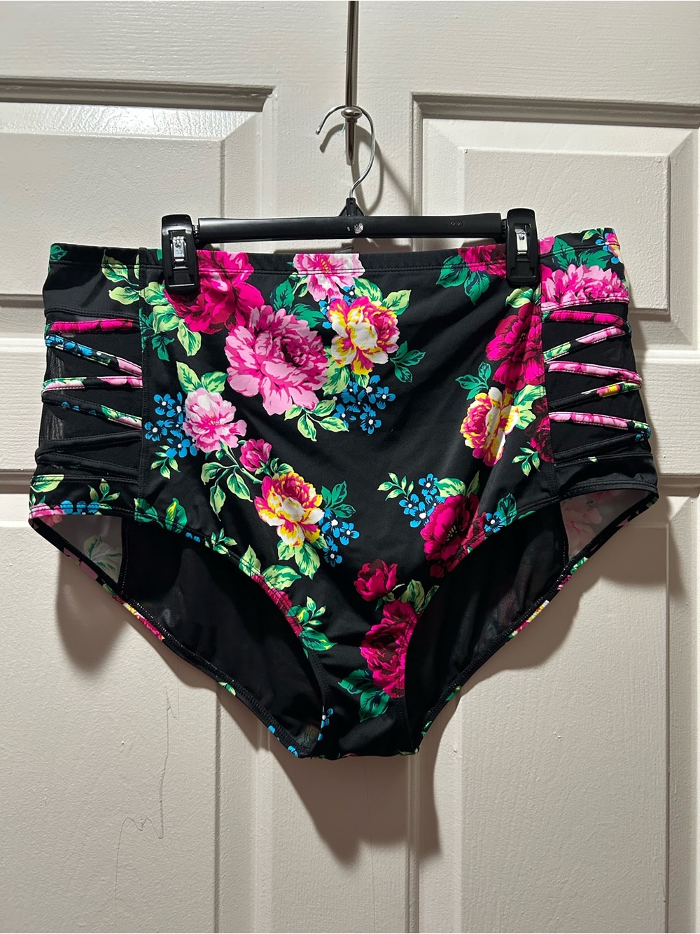 Torrid High Rise Lattice Side Black Floral Bikini Bottoms Size 3X